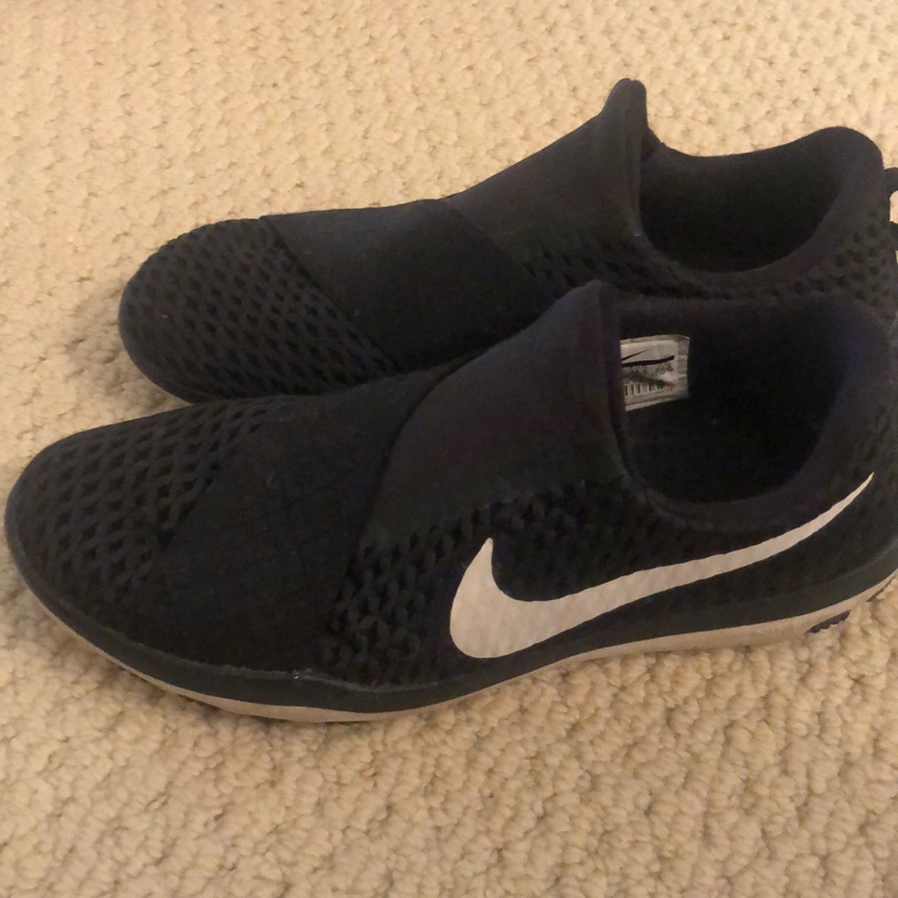 slip in nike sneaker ! gently worn .